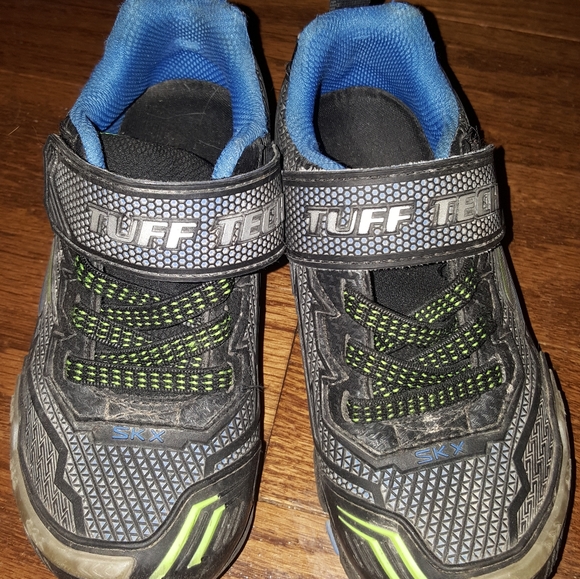 boys sketchers size 2